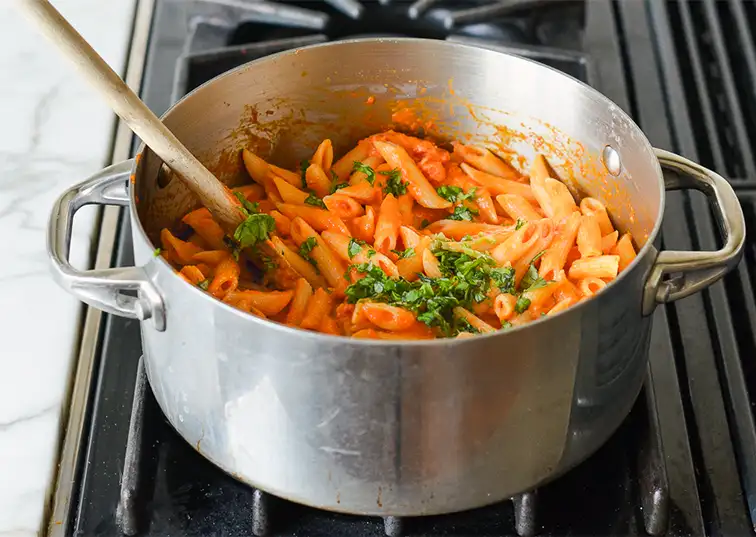 En riktig tysk snabbmiddag på 30 minuter - vi lagar pasta med öl precis som i Tyskland.