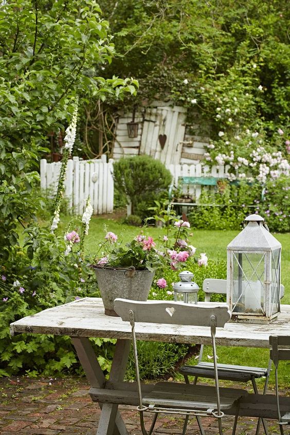 Shabby chic trädgård: många eleganta och billiga idéer