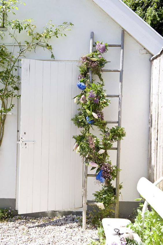 Stöd för klätterväxter och blommor tillverkade av återvunna element. Massor av geniala idéer